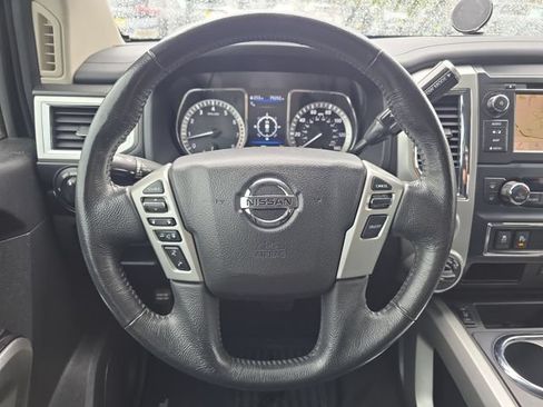 Used 2019 Nissan Titan SV w/ SV Convenience Package AWD/4WD image 18