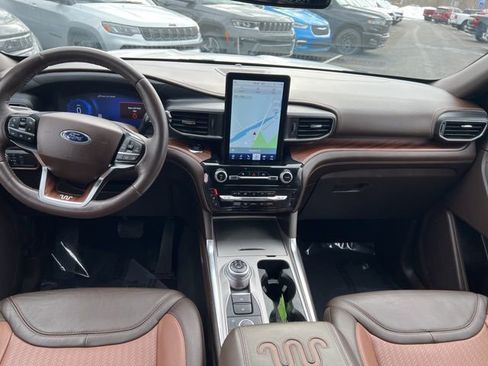 Used 2022 Ford Explorer King Ranch w/ Premium Technology Package image 25