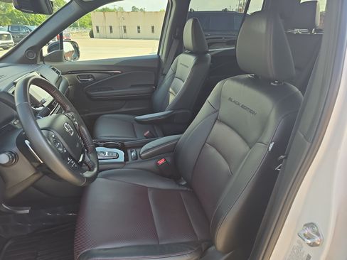Used 2023 Honda Ridgeline Black Edition image 14