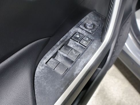 Used 2021 Toyota RAV4 LE AWD/4WD image 14
