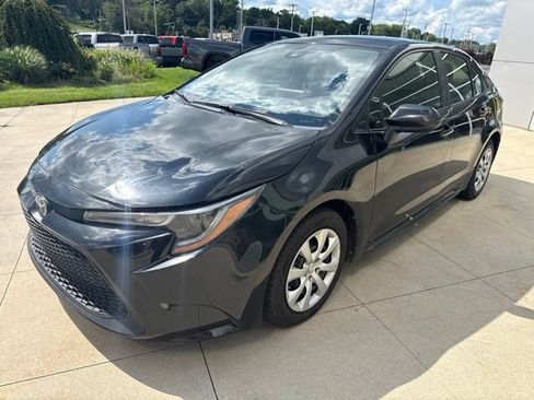 Used 2022 Toyota Corolla LE FWD image 3