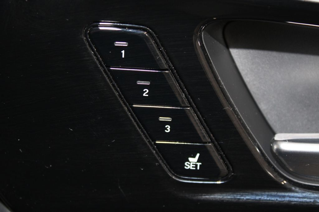 Used 2023 Acura MDX w/ Technology Package AWD/4WD image 32