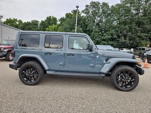 Used 2024 Jeep Wrangler Unlimited Sahara AWD/4WD image 8