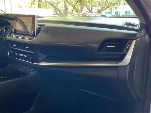 Used 2025 Nissan Rogue SV image 22