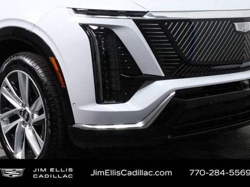 Certified 2026 Cadillac Vistiq Luxury AWD/4WD image 39