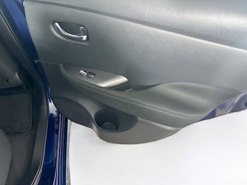 Used 2025 Nissan Leaf S image 27