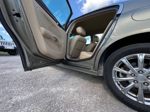 Used 2010 Buick Lucerne CXL FWD image 13