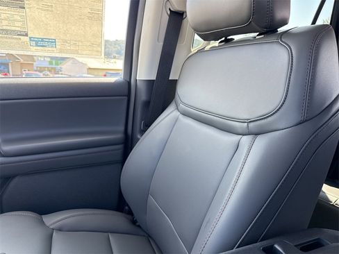 New 2025 Ford Expedition Active image 43