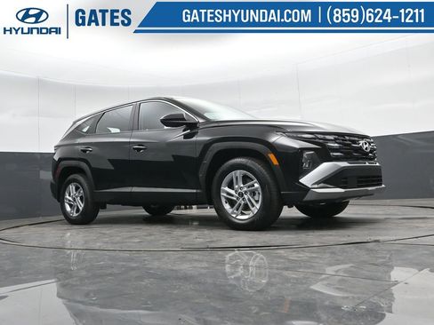 Used 2025 Hyundai Tucson SE image 37