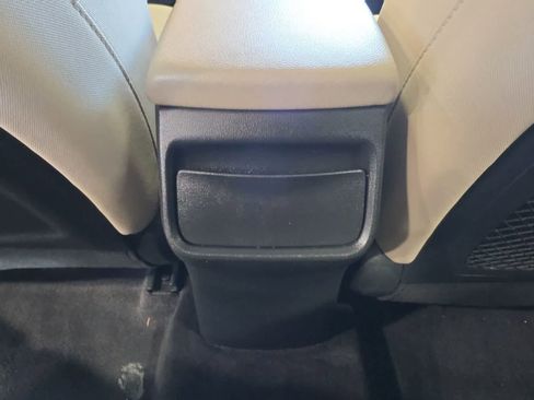 Used 2018 Hyundai Elantra Value Edition FWD image 31