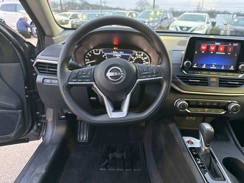 Certified 2025 Nissan Altima 2.5 SV image 13
