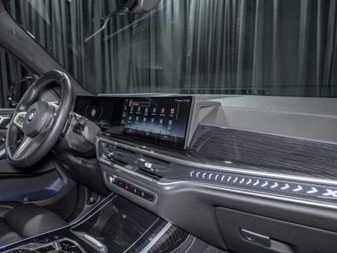 Used 2023 BMW X7 xDrive40i w/ M Sport Package image 14