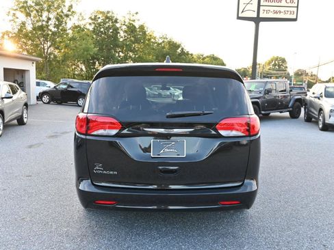 Used 2021 Chrysler Voyager LX FWD image 10