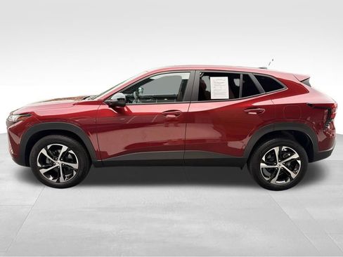 Used 2025 Chevrolet Trax RS w/ Driver Confidence Package FWD image 4
