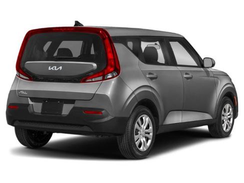 Used 2022 Kia Soul LX image 2