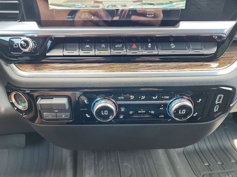 New 2026 GMC Sierra 1500 Elevation image 16