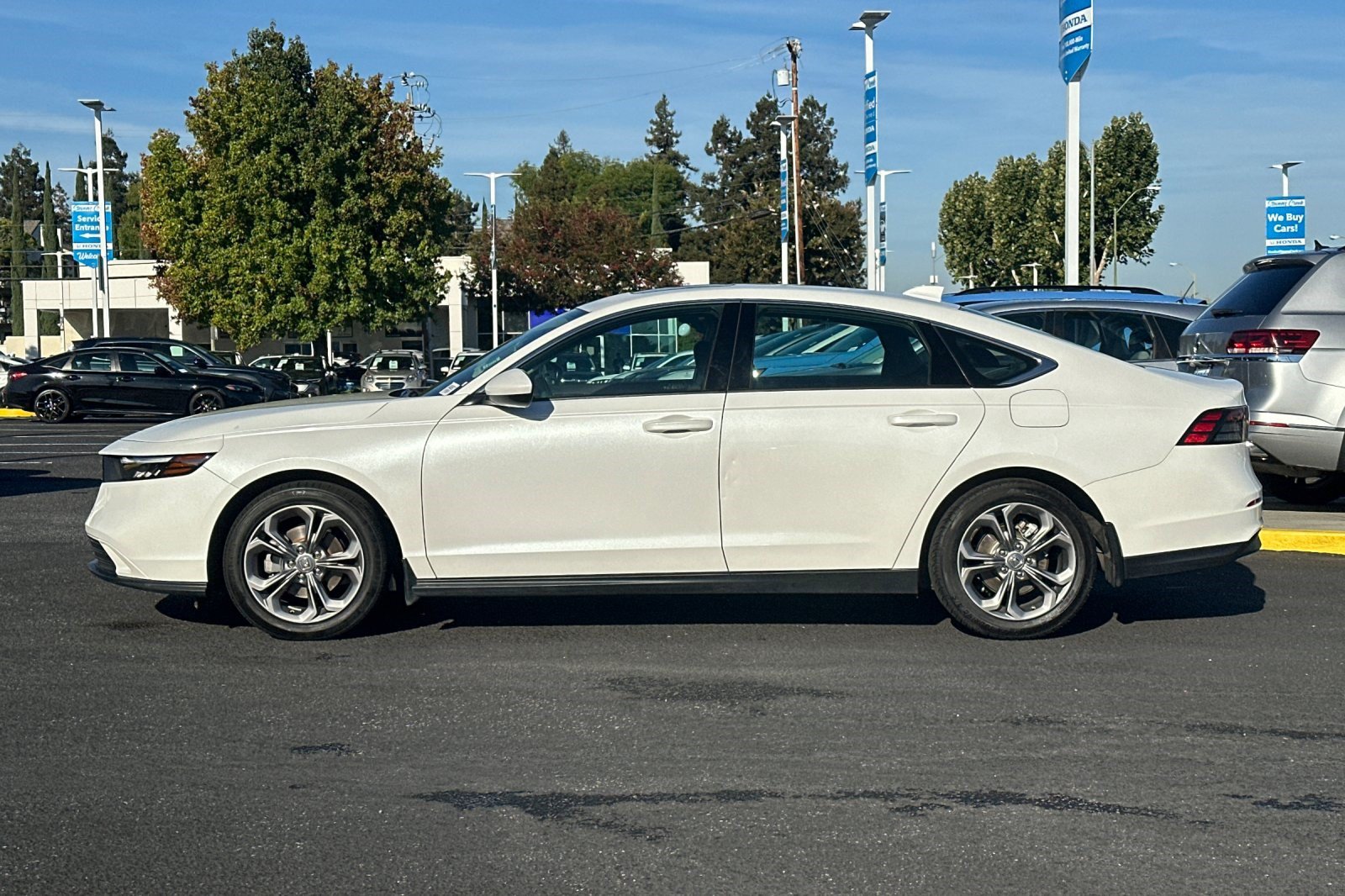 Used 2024 Honda Accord EX image 2