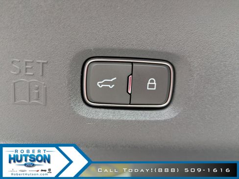 New 2025 Lincoln Navigator Reserve image 17