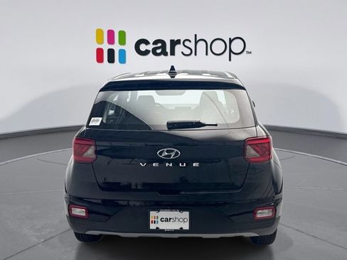 Used 2022 Hyundai Venue SE image 4
