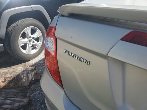 Used 2010 Ford Fusion SE FWD image 7