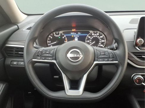Used 2025 Nissan Altima 2.5 SV FWD image 5