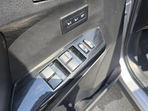 Used 2017 Toyota RAV4 Limited image 28
