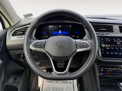 Used 2022 Volkswagen Tiguan SE image 13