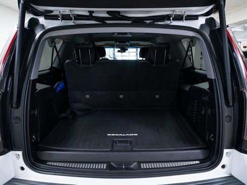 Used 2019 Cadillac Escalade ESV Premium Luxury image 8