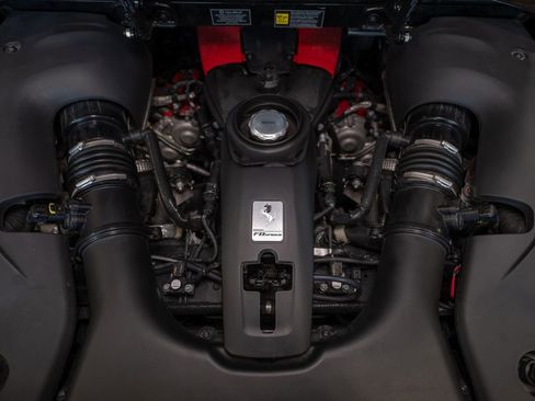 Used 2021 Ferrari F8 Tributo image 32