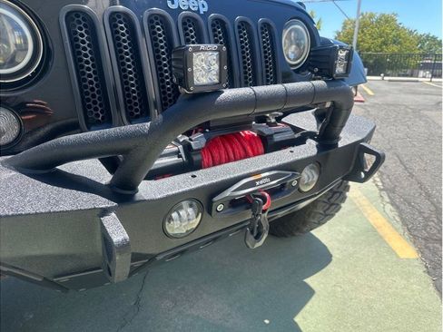 Used 2016 Jeep Wrangler Unlimited Rubicon w/ Connectivity Group AWD/4WD image 18