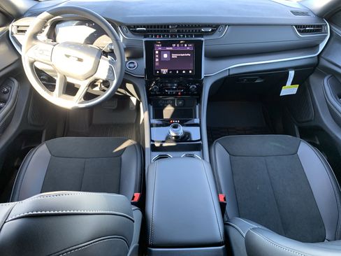 New 2025 Jeep Grand Cherokee L Altitude image 23