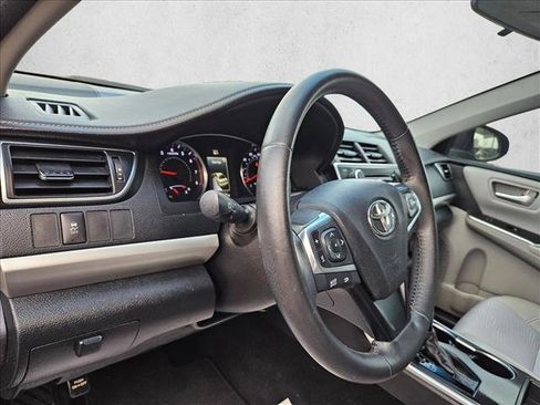 Used 2017 Toyota Camry SE image 7