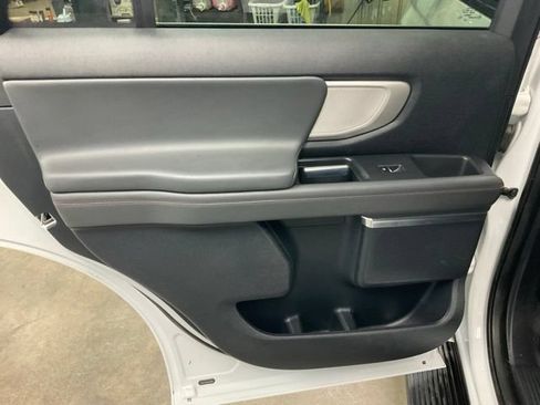 Used 2025 Ford Expedition Active AWD/4WD image 13