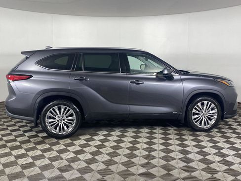 Used 2022 Toyota Highlander Platinum AWD/4WD image 7