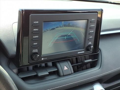 Used 2021 Toyota RAV4 LE image 19