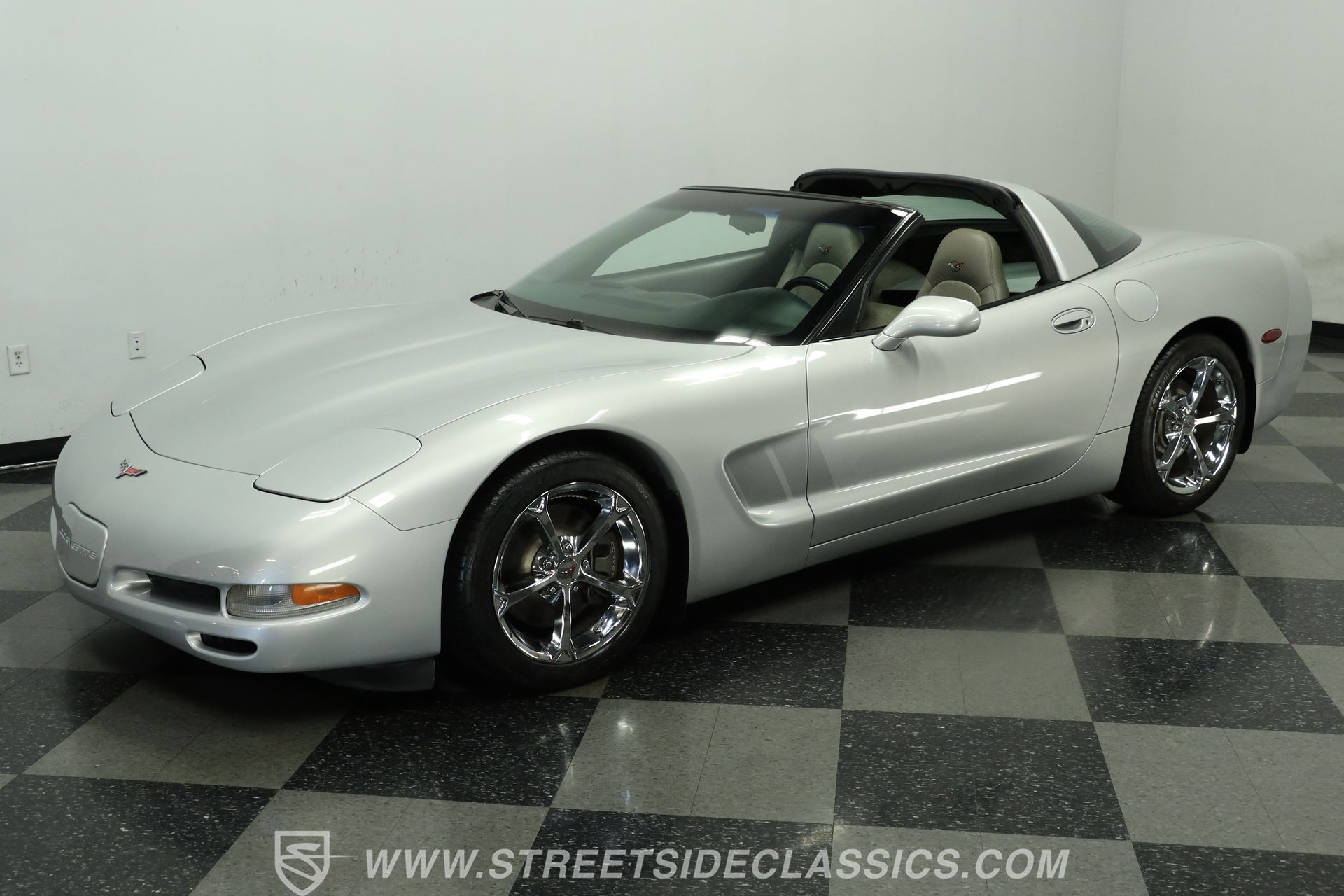 Used 1998 Chevrolet Corvette Coupe w/ Roof Pkg RWD image 5