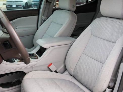 Used 2023 GMC Acadia SLE w/ Driver Convenience Package image 13