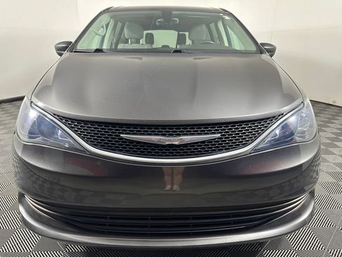 Used 2017 Chrysler Pacifica LX FWD image 8