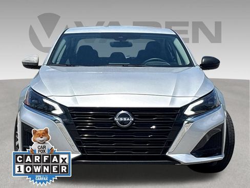 Used 2024 Nissan Altima 2.5 SV FWD image 2