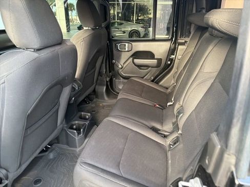 Used 2023 Jeep Gladiator Sport image 8