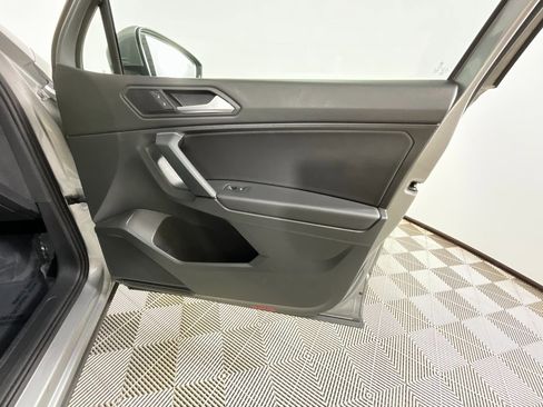 Used 2019 Volkswagen Tiguan SE image 21