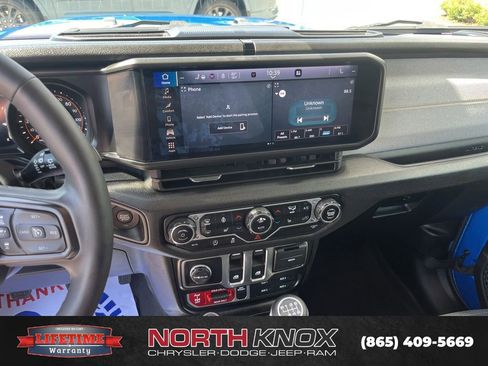 Used 2025 Jeep Wrangler Sport AWD/4WD image 10