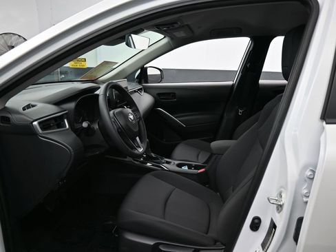 Used 2024 Toyota Corolla Cross LE FWD image 11