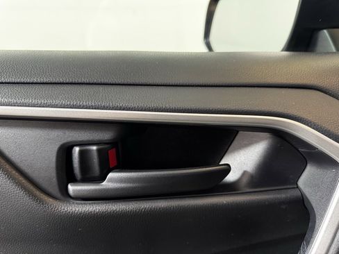 Used 2020 Toyota RAV4 LE image 19