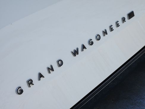 Used 2024 Jeep Grand Wagoneer Series III w/ Quick Order Packagew 28T AWD/4WD image 12