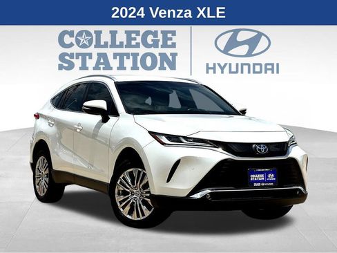 Used 2024 Toyota Venza XLE AWD/4WD image 1