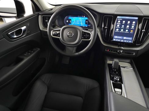 Certified 2025 Volvo XC60 B5 Plus AWD/4WD image 19