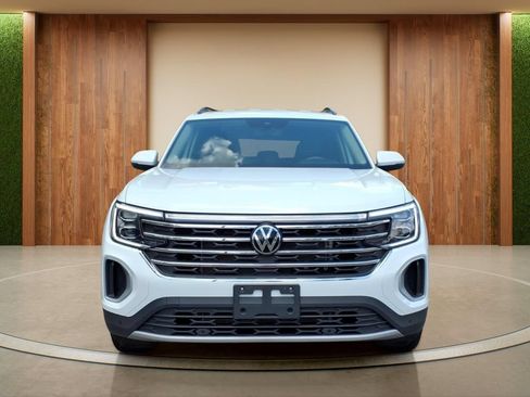 Used 2025 Volkswagen Atlas SE FWD image 2