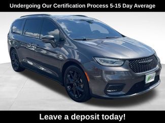 Used 2022 Chrysler Pacifica Limited w/ S Appearance Package FWD 360° Tour