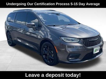 Used 2022 Chrysler Pacifica Limited w/ S Appearance Package